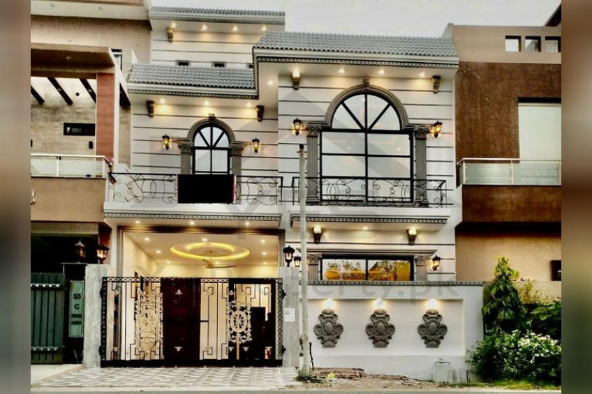 5 Marla Beautiful House for Sale In Dream Gardens Lahore.