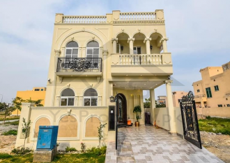 TOP QUALITY SAPNISH 6.25 MARLA BRAND NEW HOUSE FOR SALE IN DHA 9 TOWN