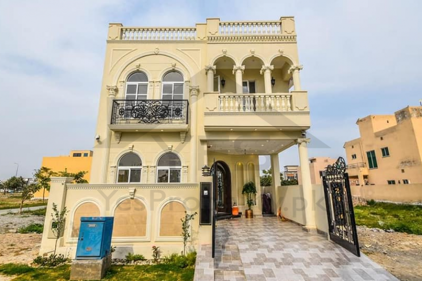 TOP QUALITY SAPNISH 6.25 MARLA BRAND NEW HOUSE FOR SALE IN DHA 9 TOWN