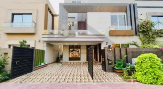 10 Marla Brand New Beautiful House For Sale in Bahria Town Lahore.