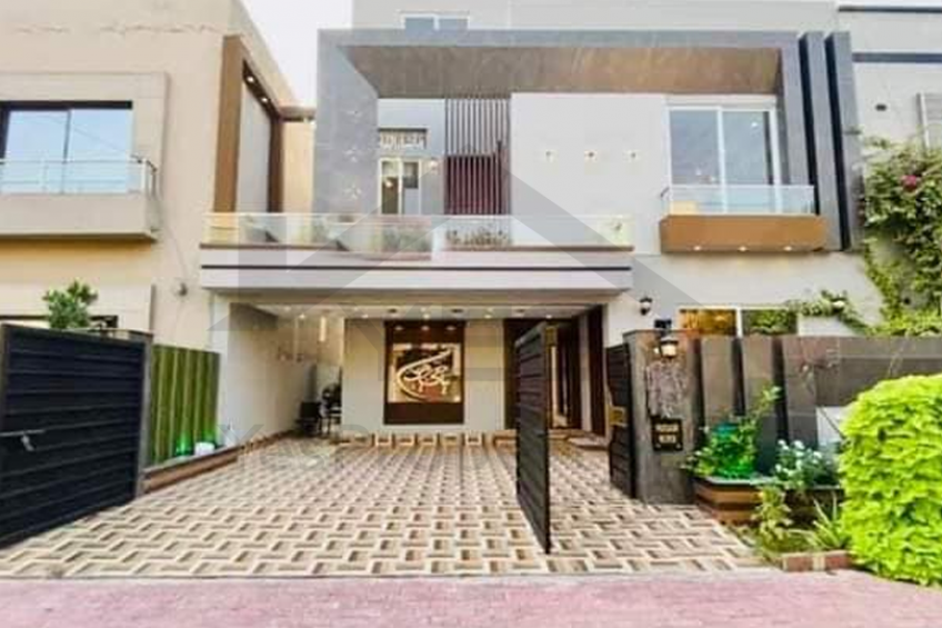 10 Marla Brand New Beautiful House For Sale in Bahria Town Lahore.