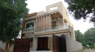 10 Marla brand New modern elevation house for sale in Bahria Town