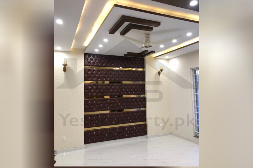 10 Marla Brand New Beautiful House For Sale in Bahria Town Lahore.