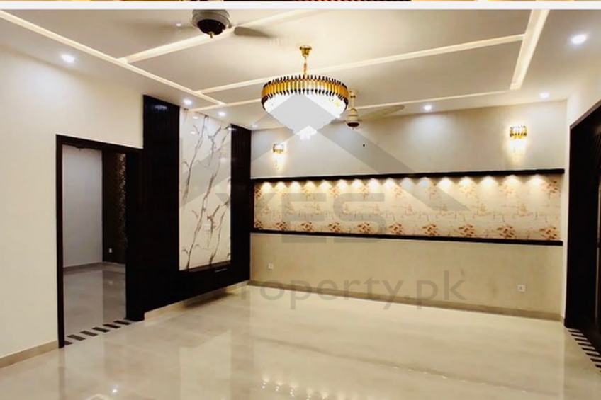 10 Marla Brand New Beautiful House For Sale in Bahria Town Lahore.