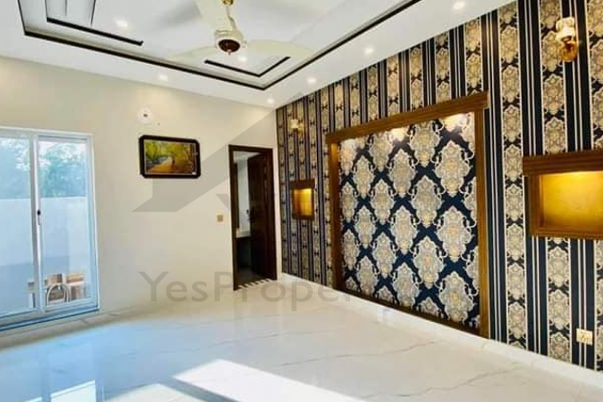 10 Marla Brand New Beautiful House For Sale in Bahria Town Lahore.