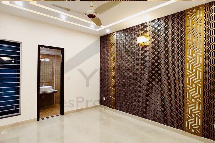 10 Marla Brand New Beautiful House For Sale in Bahria Town Lahore.