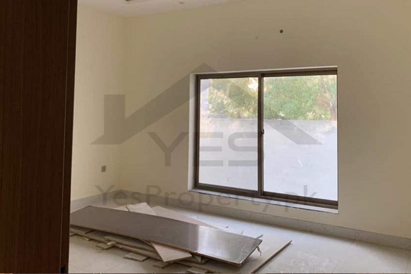 Brand New 10 marla House for sale in wapda city, park facing