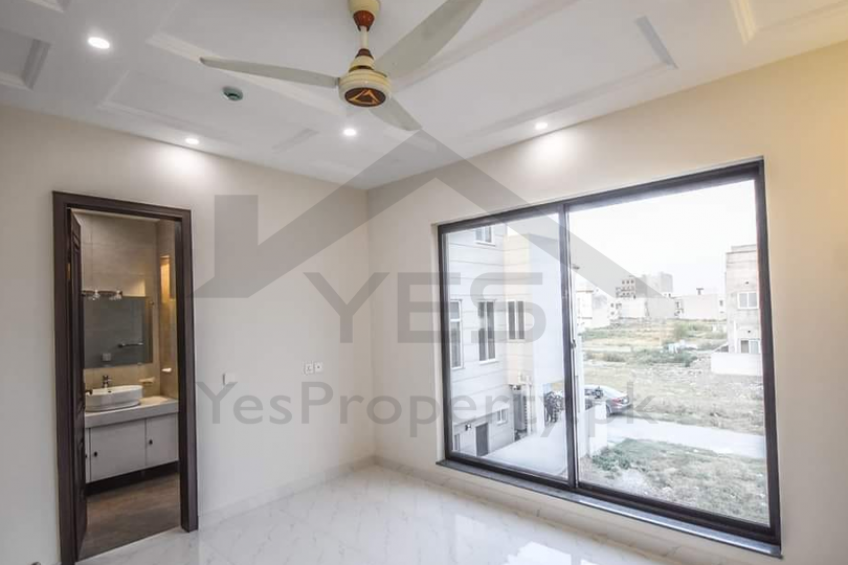 10 MARLA BRAND NEW HOUSE FOR SALE HOT LOCATION OF DHA
